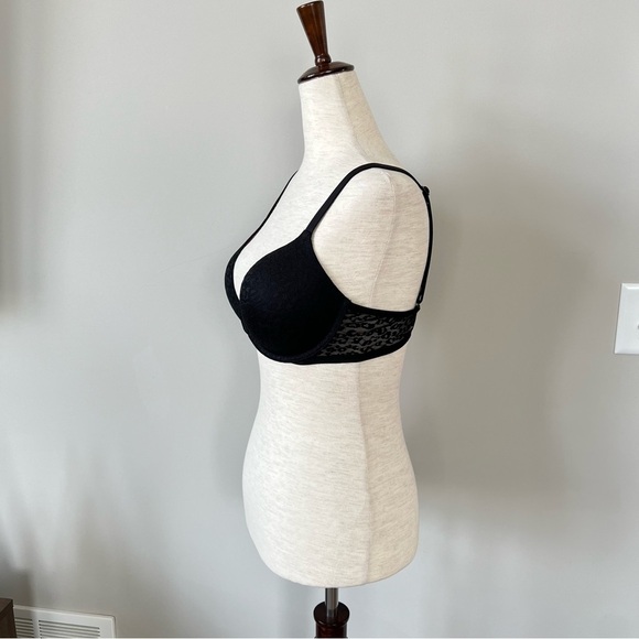 Like new! PINK Victoria’s Secret Leopard Print Lace Bra - Picture 7 of 9